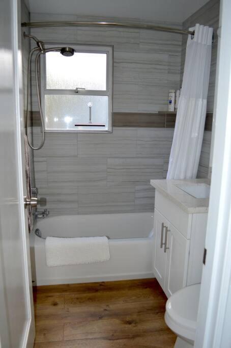 Cozy Crown Hill Carkeek Cottage W/3 Beds, Full Kitchen & Backyard In North Сіетл Екстер'єр фото